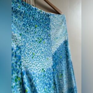 Vintage floral blue skirt - mid length, L never worn
